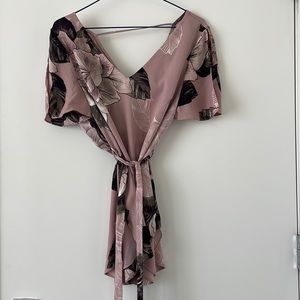 Floral v-neck tie blouse with sleeve cut and rounded hem